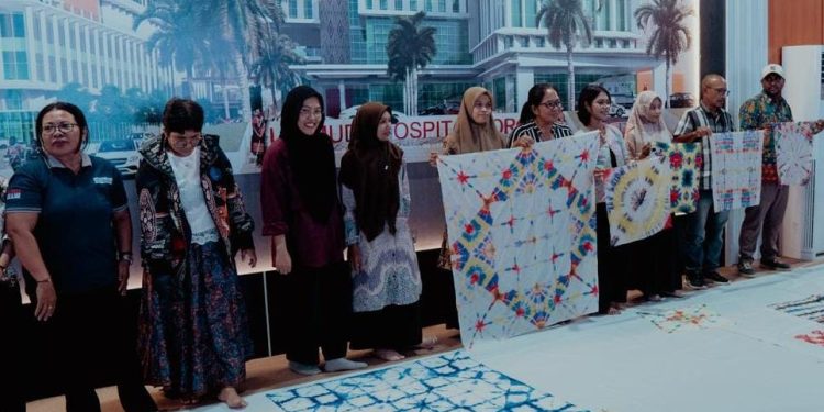 Tingkatkan Kreatifitas Guru di Kabupaten Sorong, SBM & FSRD ITB Gelar Pelatihan Pembuatan & Pemasaran Seni Rupa