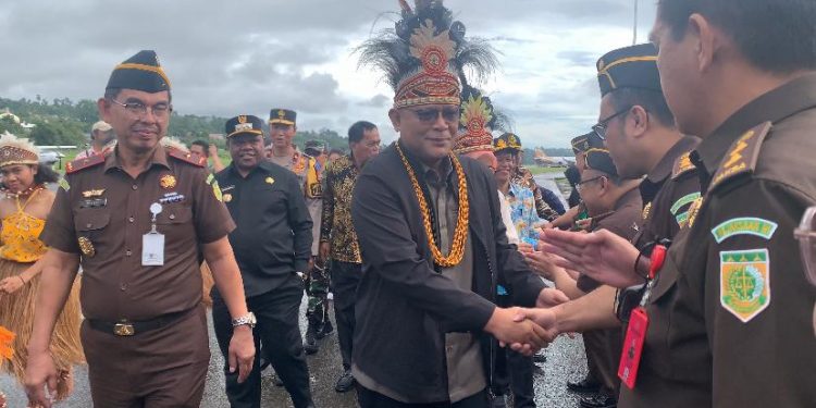 Pejabat Baru Kajati Papua Barat Tiba di Manokwari Dengan Selamat