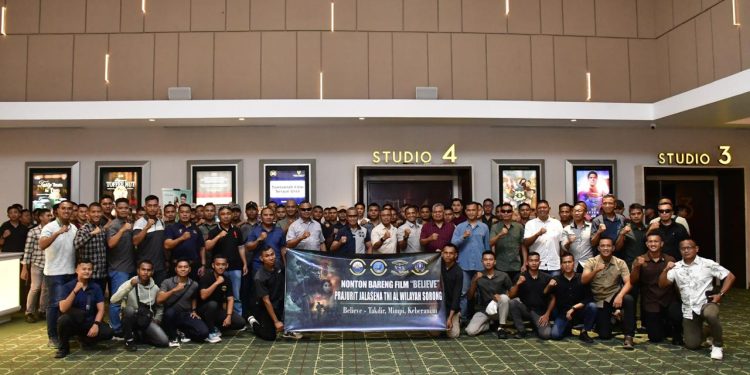 Teladani Kisah Inspiratif Panglima TNI Agus Subianto, Prajurit Jalasena Gelar Nobar Film Believe di XXI Sorong