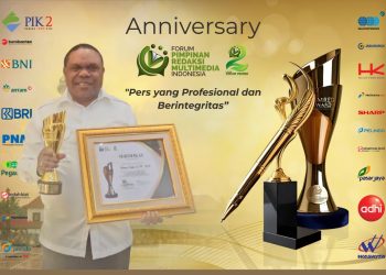 Hermus Indou Terima Penghargaan Kategori Kepala Daerah Terbaik Tata Kelola Pemerintahan