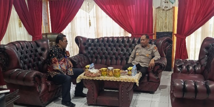 Kabid Humas Polda Papua Barat Lakukan Kunjungan Silaturahmi ke RRI Manokwari