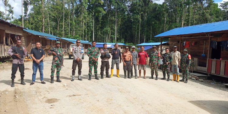 Sinergitas TNI, Polri dan Pemerintah Distrik laksanakan patroli jarak jauh di wilayah Distrik Naikere