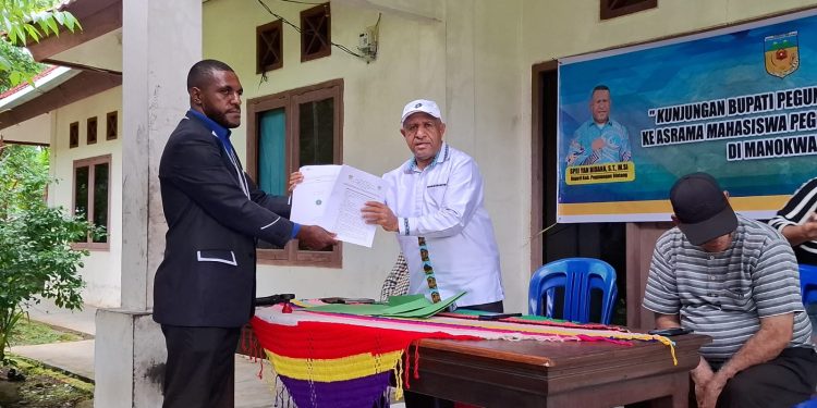 Kunker Ke Manokwari, Bupati Spei Bidana Temui Mahasiswa Pegunungan Bintang