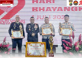 Kapolresta Manokwari Terima Penghargaan Dari Kapolda Papua Barat