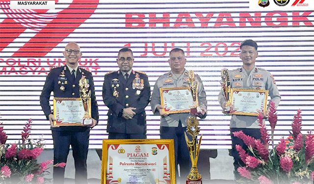 Kapolresta Manokwari Terima Penghargaan Dari Kapolda Papua Barat