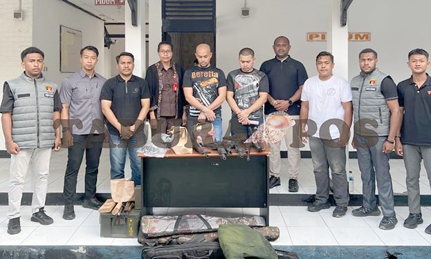 Dua Tersangka dan BB Kasus Kepemilikan Senjata Api Ilegal di Limpahkan di Kejari Manokwari