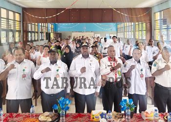 Tatap Muka dengan Guru-guru, Bupati Bernard Ingin Wujudkan  Pendidikan Gratis di Mansel