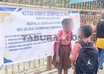 Orangtua Bingung Ada Spanduk di Pintu Pagar SD Inpres 22 Wosi