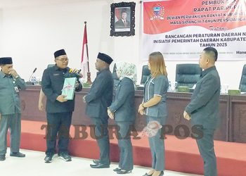 Pemkab Serahkan Empat Ranperda ke DPRK Manokwari, Ada Minuman Beralkohol dan Pendidikan Gratis