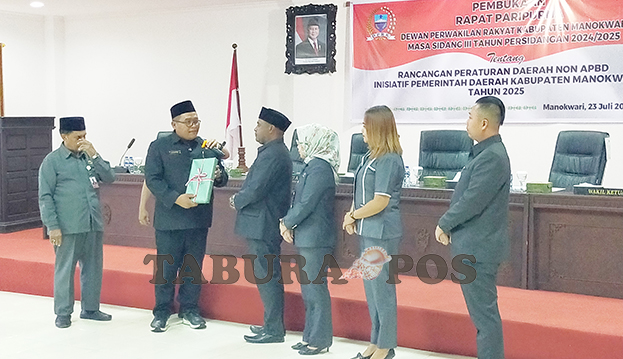 Pemkab Serahkan Empat Ranperda ke DPRK Manokwari, Ada Minuman Beralkohol dan Pendidikan Gratis