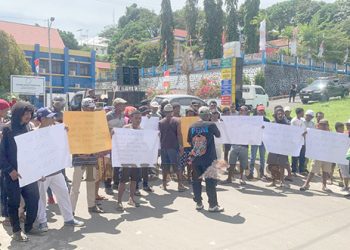 Massa Minta Kejaksaan Jangan Masuk Angin