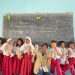 Mahasiswa KKN UNISRI Menyelenggarakan Edukasi “Pentingnya Menabung” agar Siswa SD Terdorong Menabung Sejak Dini