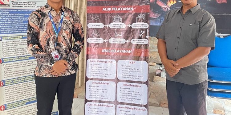 Mahasiswa KKN Unisri Dukung Layanan Publik Dengan Stand Banner Alur Pelayanan dan Syarat Pengurusan Dokumen Administrasi Kependudukan Desa untuk Wujudkan Good Governance