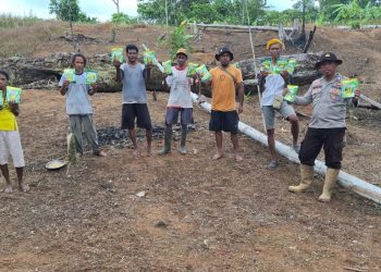 Polres Teluk Bintuni Dukung Program Swasembada Pangan Nasional Melalui Bantuan Bibit Jagung