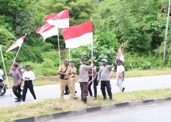 Semangat Nasionalisme, Forkopimda Teluk Wondama Gelar Pemasangan Bendera Merah Putih Sepanjang Jalan Protokol