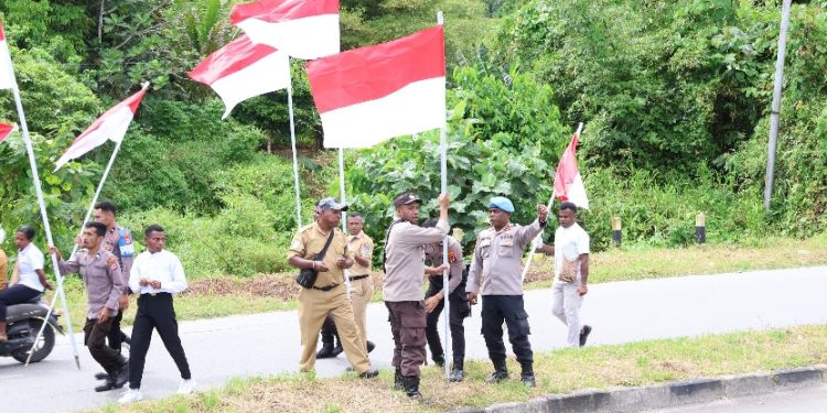 Semangat Nasionalisme, Forkopimda Teluk Wondama Gelar Pemasangan Bendera Merah Putih Sepanjang Jalan Protokol
