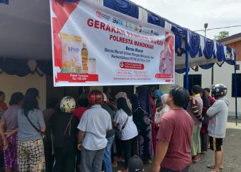Gerakan Pangan Murah Polresta Manokwari Berlanjut hari ke 3 (tiga) 2 Ton Beras Tersalurkan