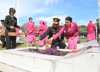 Kapolda Papua Barat Bersama PJU Hadiri Ziarah Nasional