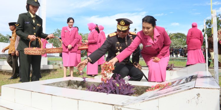 Kapolda Papua Barat Bersama PJU Hadiri Ziarah Nasional