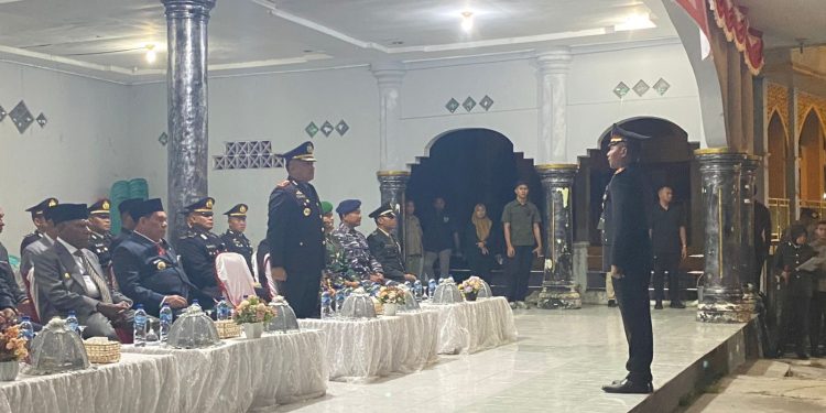 Polres Fakfak Gelar Upacara Taptu dan Pawai Obor Peringati HUT ke-80 Kemerdekaan RI