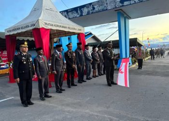 Pawai Obor Meriahkan Taptu HUT ke-80 RI di Teluk Wondama