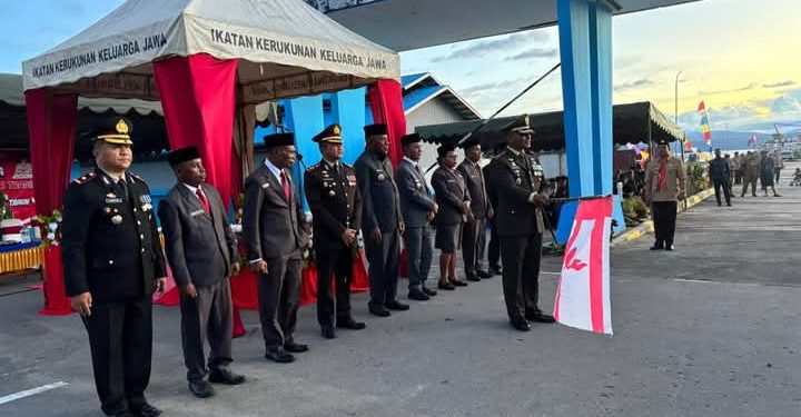 Pawai Obor Meriahkan Taptu HUT ke-80 RI di Teluk Wondama