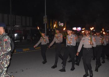 Polda Papua Barat Ikuti Upacara Taptu dan Pawai Obor Peringatan HUT ke-80 Kemerdekaan RI