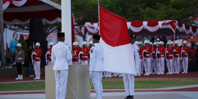 Polda Papua Barat Hadiri Upacara Penurunan Bendera Merah Putih dan Syukuran HUT ke-80 Kemerdekaan RI