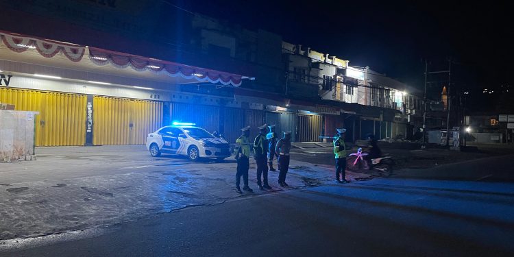 Ditlantas Polda Papua Barat Gelar Blue Light Patrol di Wosi AMD Cegah Balap Liar