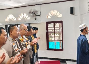 Polresta Manokwari Sholat Ghoib dan Doa Bersama untuk Almarhum Affan Kurniawan dan Bangsa