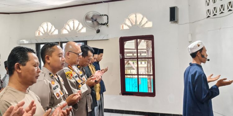 Polresta Manokwari Sholat Ghoib dan Doa Bersama untuk Almarhum Affan Kurniawan dan Bangsa