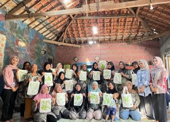 Mahasiswa KKN UNISRI Adakan Pelatihan Ecoprint bagi Ibu PKK Desa Kranggan Dorong Kreativitas dan Tambahan Penghasilan Keluarga