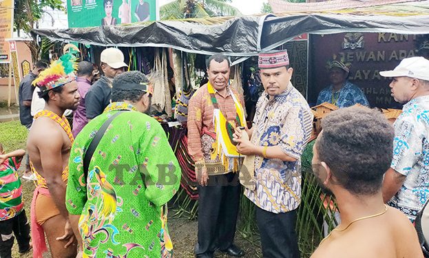 Pemuda Adat Papua Wilayah III Doberay Gelar Parade Budaya