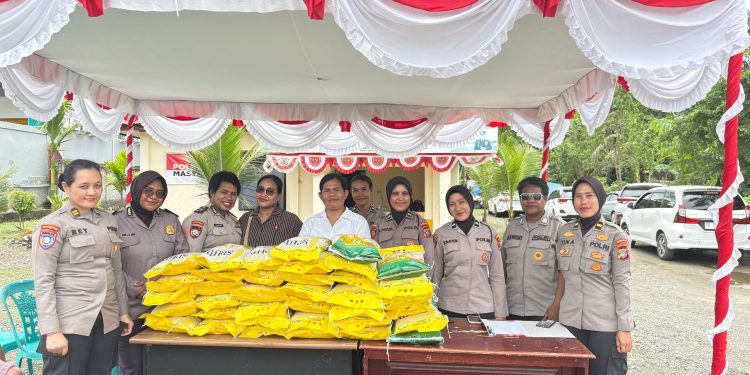 Peringati HUT Polwan ke-77, Polwan Polda Papua Barat Gelar Gerakan Pangan Murah