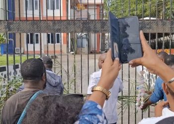 Pembukaan Palang di Kantor BKD Papua Barat Ditandai Penyembelihan 1 Ekor Babi sebagai Tumbal