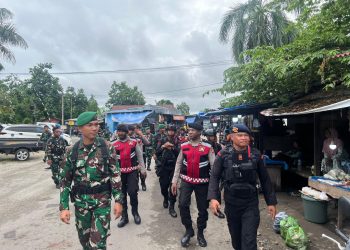 Personel Polda Papua Barat Gelar Patroli Skala Besar di Pasar Sanggeng