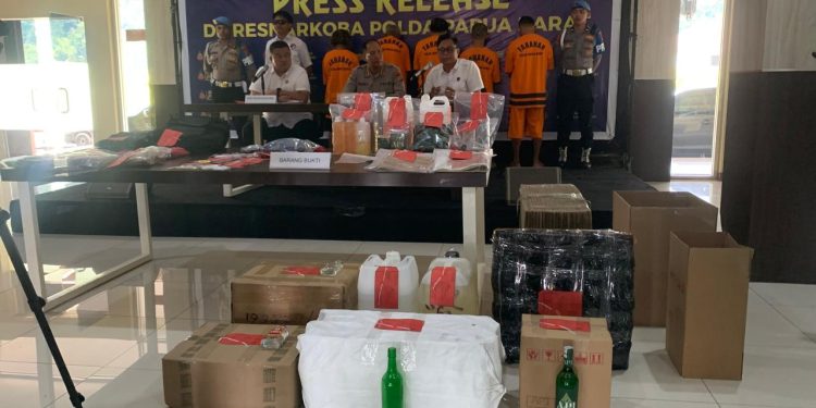 Polisi Bongkar Produksi Miras Palsu Jenis API dan Vodka di Manokwari