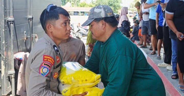 Polda Papua Barat Gelar Gerakan Pangan Murah, Salurkan 5 Ton Beras SPHP