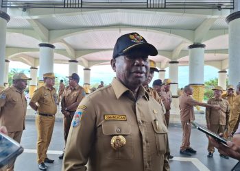 Tandatangan Berkas Honorer, Mandacan: Jumlah 1.002 Tenaga Honorer Tetap