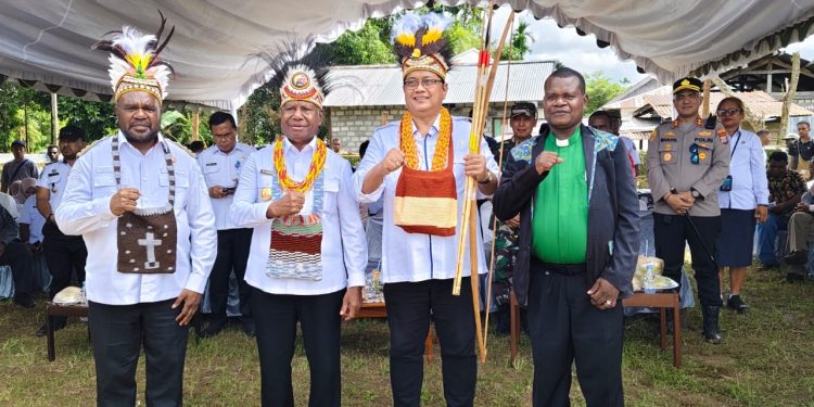 Wamen Transmigrasi, Gubernur PB dan Bupati Mansel Hadiri Peletakan Batu Penjuru Jemaat GKI Imanuel Muari