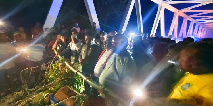 Setelah Warga Bernegosiasi dengan Bupati Mansel Akhirnya Palang Dibuka