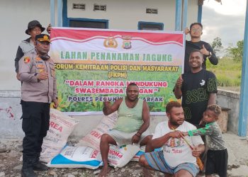 Kapolres Pegunungan Arfak Melaksanakan Giat Pendistribusian Pupuk Kepada Kelompok Tani