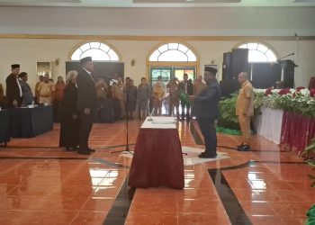 Louis N. Rumaikewi Resmi Dilantik sebagai Anggota DPR PB