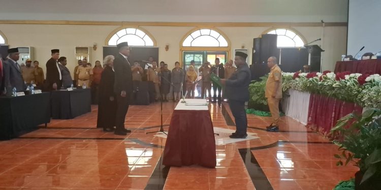 Louis N. Rumaikewi Resmi Dilantik sebagai Anggota DPR PB