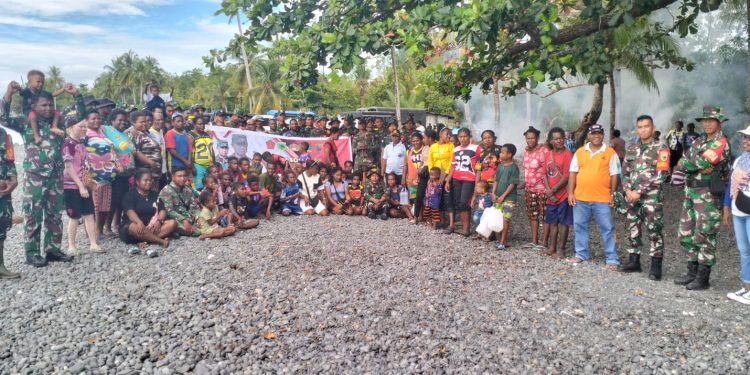 TNI-AD Gelar Bakti Sosial Prima Bersama Masyarakat di Pantai Bobo