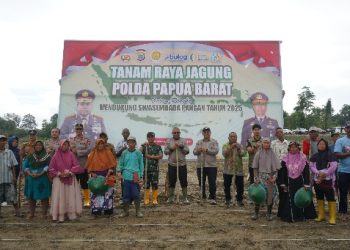 Perkuat Ketahanan Pangan, Polda Papua Barat Gelar Penanaman Jagung di Lahan Kelompok Tani Margo Mulyo