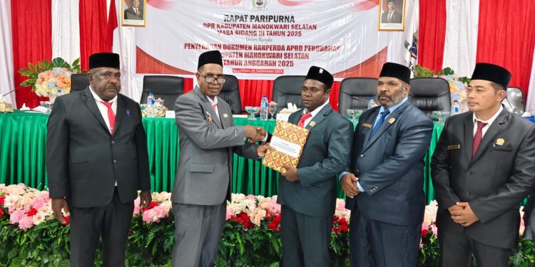 Wabup Mansel Serahkan Dokumen Ranperda APBD Perubahan T.A 2025, Belanja Daerah Naik Rp. 59 Miliar