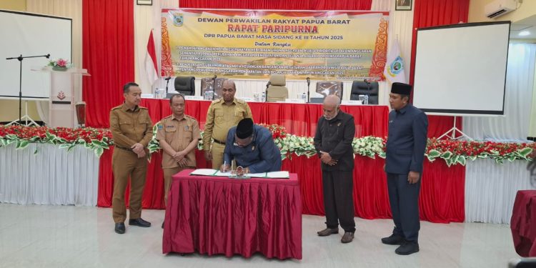 DPR dan Pemprov PB Tandatangani Nota Kesepakatan KUA-PPAS APBD Perubahan 2025