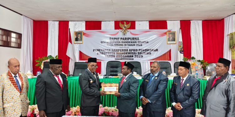 DPRK Mansel Setujui dan Sahkan Perda APBD Perubahan 2025