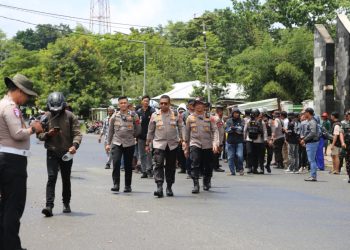 Kapolda Papua Barat Turun Langsung Temui Massa Aksi Unjuk Rasa di Manokwari